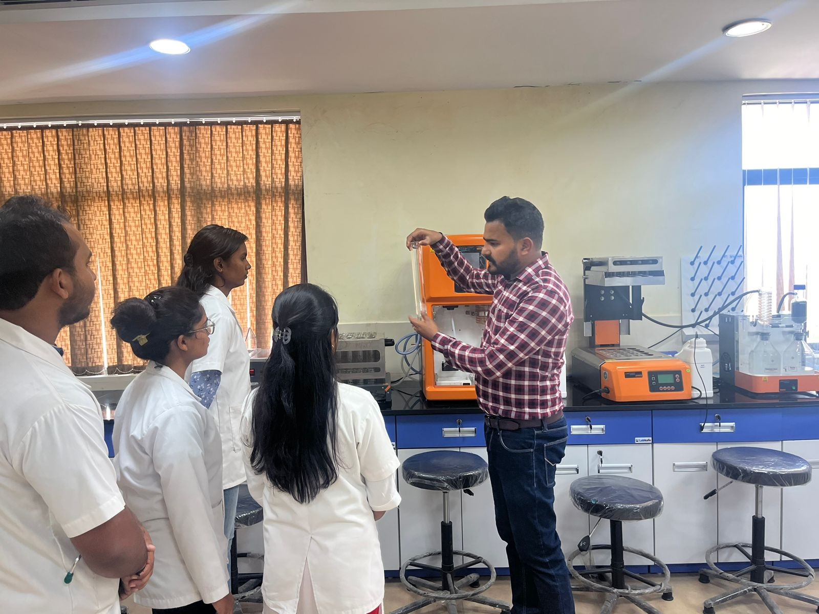Animal nutrition laboratory equipment